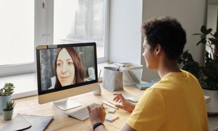 Teknologi Digital Dan Fenomena Yang Sedang Populer