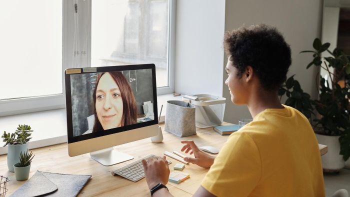 Teknologi Digital Dan Fenomena Yang Sedang Populer