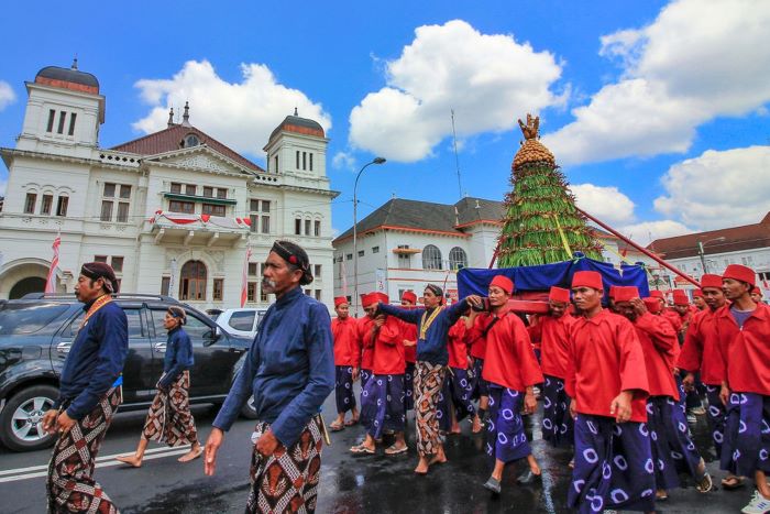 Tradisi Unik Dari Berbagai Daerah Yang Masih Bertahan
